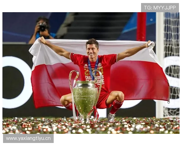 莱万多夫斯基拜仁巅峰期荣誉与核心地位解析