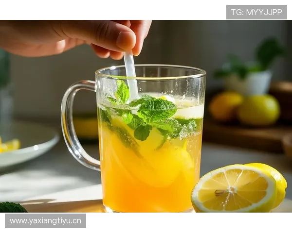 安赛龙家冰箱里塞满蛋白粉，连饮料都是自己配的电解质水